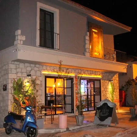 kolaj otel * Çeşme
